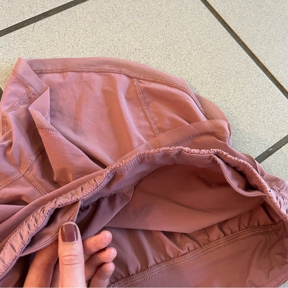 Rose mid-rise Lululemon shorts - Picture 6 of 6